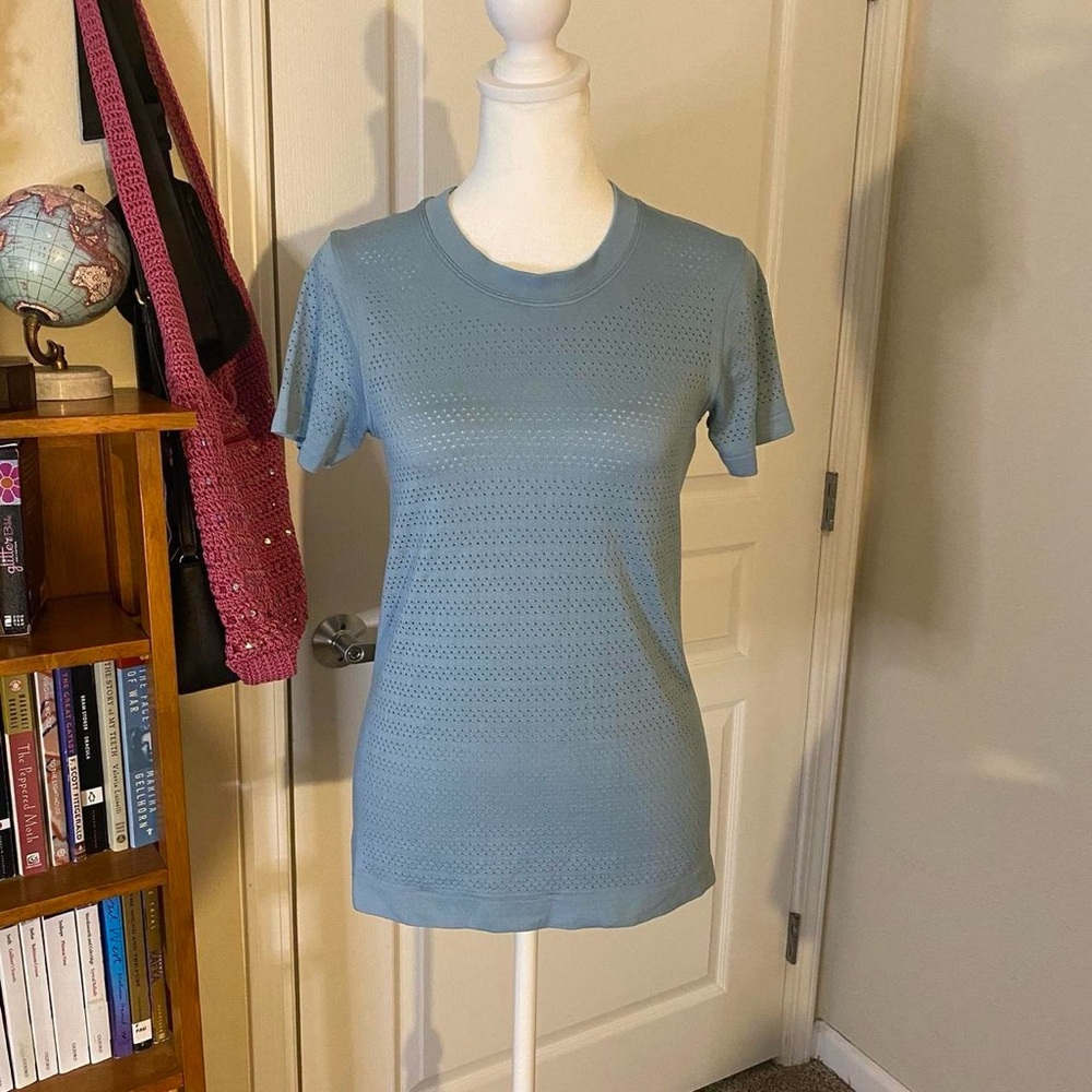 Early 2000s Lululemon Workout Top 🩵